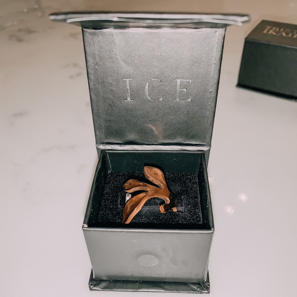 Tristen Ikaika ring!